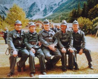 Ekipa veteranov na tekmovanju na Jezerskem