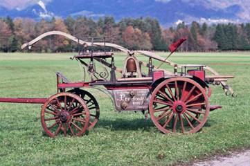 Ročna brizgalna iz leta 1905